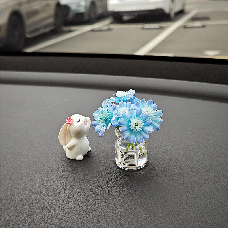 Miniature vase ornament for cars
