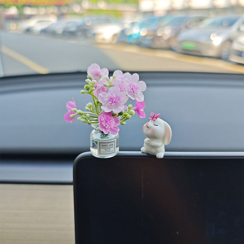 Miniature vase ornament for cars