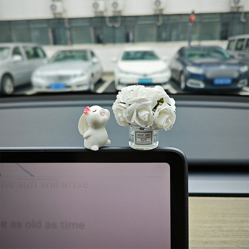 Miniature vase ornament for cars