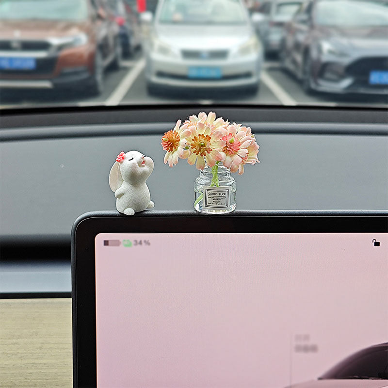 Miniature vase ornament for cars