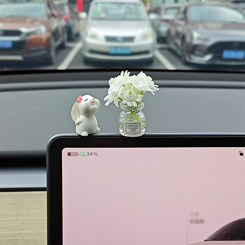 Miniature vase ornament for cars