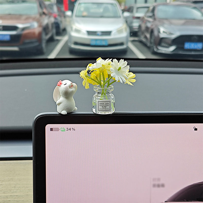 Miniature vase ornament for cars