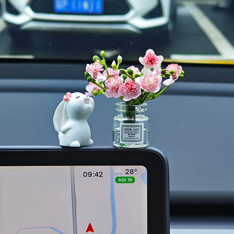 Miniature vase ornament for cars
